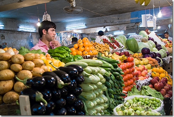 Marchand de légumes au bazar de Duhok - Vegetables seller in the bazaar of Duhok - Dohuk - Dahouk - Dahuk