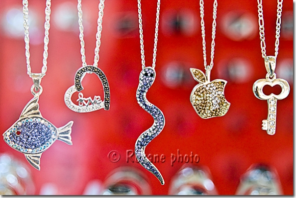 Pendentifs chrétiens - Christian necklaces - Bazar d'Erbil - Erbil's bazaar - Arbil - Hewler - Hawler