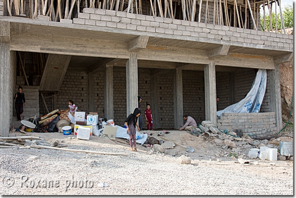 Réfugiés vivant dans un immeuble en construction - Badre