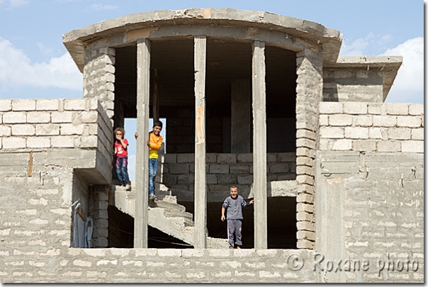 Immeuble en construction abritant des réfugiés - Building under construction housing refugees - Khanki - Khanik - Khanke