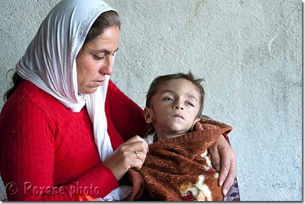 Mère et son enfant malade - Mother and her sick son - Lalesh - Lalish