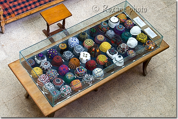 Coiffes maculines traditionnelles kurdes - Traditional Kurdish headdresses for men - Musée kurde du tapis et du textile - Kurdish textile museum - Erbil - Arbil - Hewler - Hawler