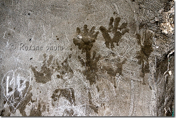 Mains d'enfants sur un mur du temple sacré - Hands of Children - Lalesh - Lalish