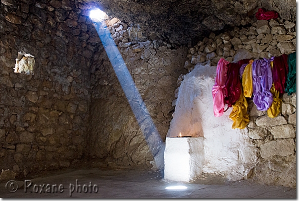 Sanctuaire de la colonne à voeux - Sanctuary of wishes column -  Situna miraza - Lalish  Lalesh