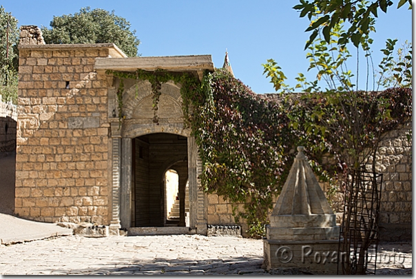 Entrée de l'enceinte du Temple - Temple's entrance - Lalish - Lalesh