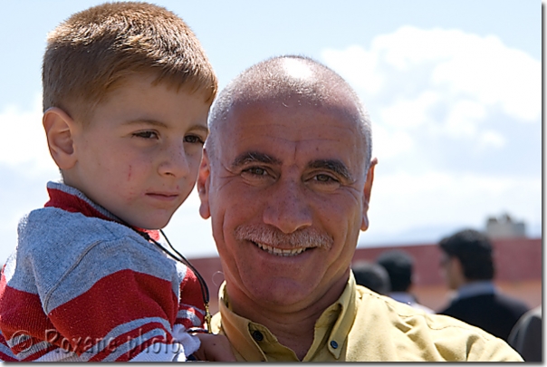 Petit garçon et son père - Little boy and his father - Levo