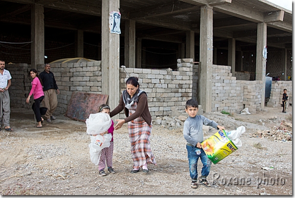 Réfugiés dans un immeuble en construction - Refugees in a building under construction - Baadre