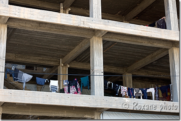 Immeuble en construction où vivent des réfugiés - Building under contruction where refugees are living - Humanity