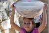 Petite fille yézidie transportant du pain - Yazidi girl carrying bred - Lalesh - Lalish