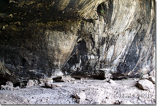 Intérieur de la grotte de Shanidar - Inside the cave of Shanidar  Shanadar - Kurdistan