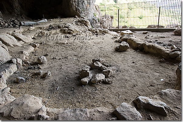 Foyer dans la grotte de Shanidar - Fireplace in the Shanidar's cave Shanidar - Shanadar - Kurdistan