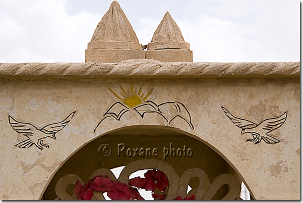 Détail d'une tombe yézidie - Yazidi grave - Sheikhan - Sheikan - Shaykhan - Kurdistan